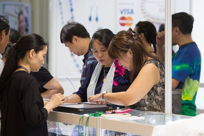 ψһ���¼��½����鱦�̻ᣨsingapore jewellers association�����¼�����ʯ��������diamond exchange of singapore ����ͬ��֤��֧�ֵ��¼����鱦ʢ��